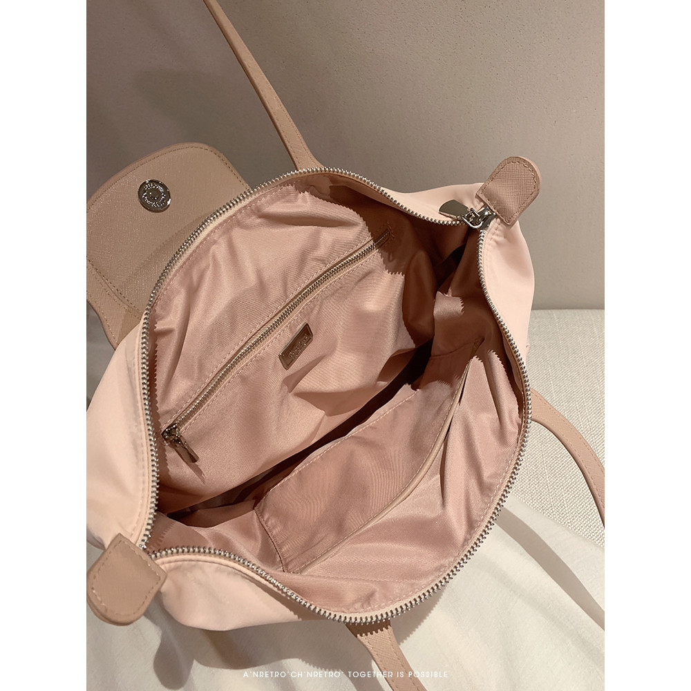 TRENDY POUCH   หวาน กระเป๋าถือ  ความจุสูง การเดินทาง ยามว่าง เรียบง่าย แบบพกพา กระเป๋าใบใหญ่