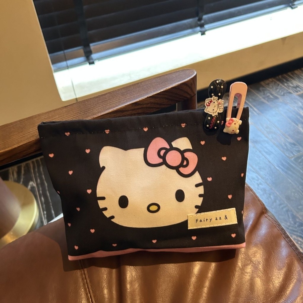 Deere Jack กระเป๋าเครื่องสําอางผู้หญิง Sweetheart Hello Kitty แบบพกพาขนาดใหญ่ความจุ Wash Hand Holding out Liner กระเป๋าใส่เหรียญ