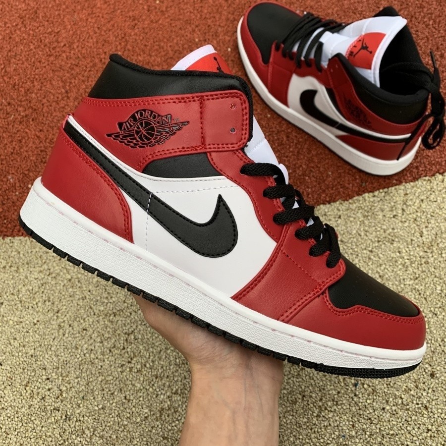 Air Jordan 1 MID "Chicago Toe" Black Red Chicago 554724-069 YED7