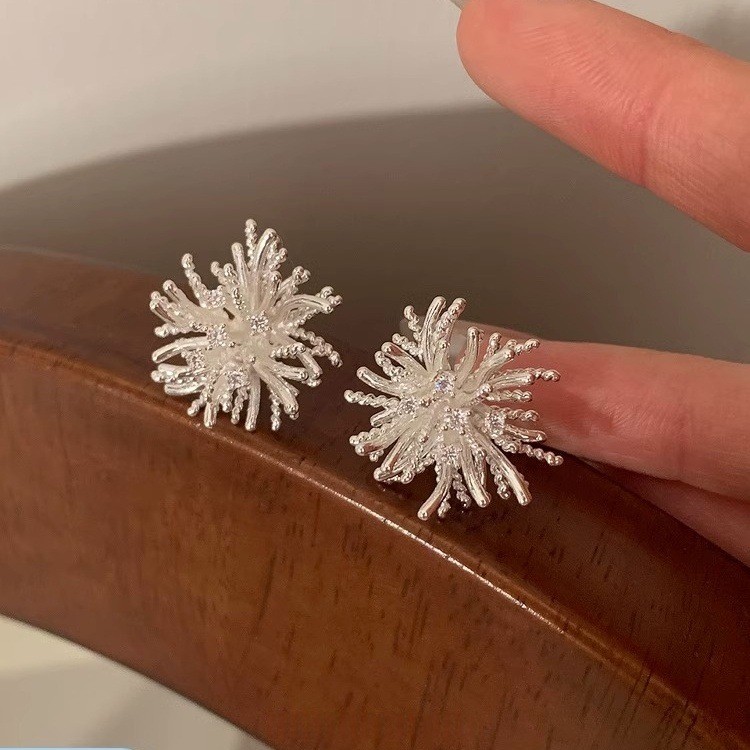 ต่างหู Chic Sparkler Motif: กระดุมสไตล์บูติกเกาหลี-Inspired - เครื่องประดับหรูหราส่วนบุคคลอเนกประสงค์