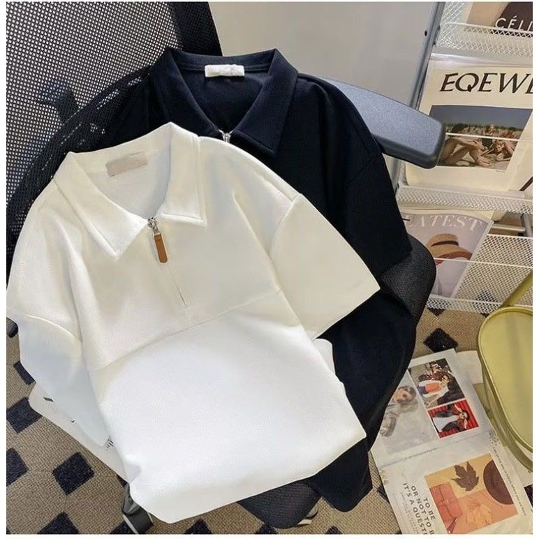 BECoolMan เรียบง่ายด้วยสีทึบ เสื้อโปโลผู้ชาย แขนสั้นลมสุกเบา เสน่ห์แบบสบาย ๆ