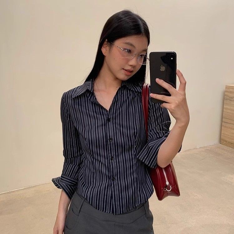 สาวร้อนภาษาฝรั่งเศสคําแฟชั่นอารมณ์ลายออกแบบแขนยาวที่เรียบง่ายทุกการแข่งขันเสื้อ Bottoming Slim-Fit Slimm