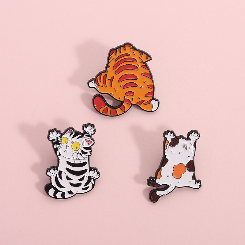 การ์ตูนปีนเขาแมวเข็มกลัด Pins Lucky Cat เข็มกลัดป้ายโลหะน่ารักอุปกรณ์เสริมของขวัญสําหรับเพื่อนเด็ก