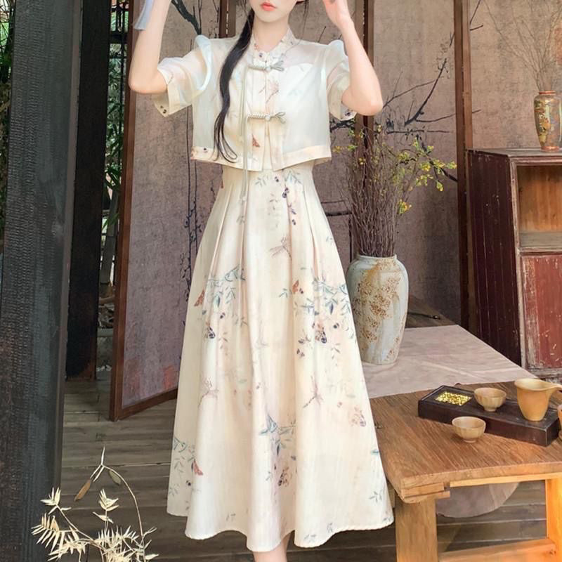 ชุด Hanfu สไตล์ใหม่ ออกแบบให้สวมใส่ง่าย เป็นชุดสองชิ้นที่ปรับปรุงใหม่