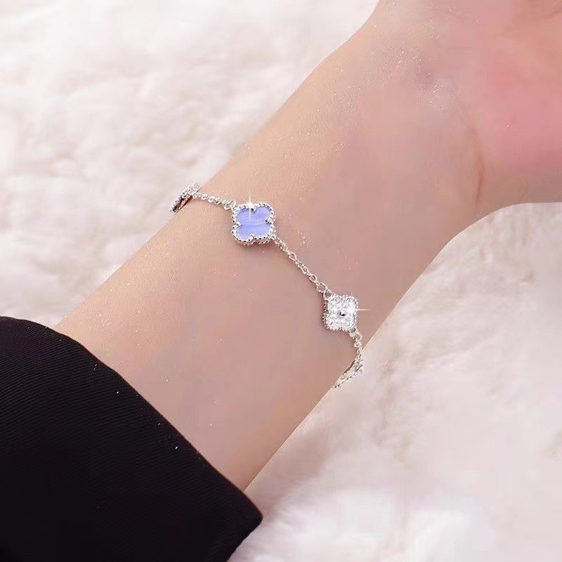 สร้อยข้อมือโคลเวอร์สี่ใบแฟชั่น สร้อยข้อมือดอกไม้ผู้หญิงทุกคู่ที่ไม่ซ้ําใคร