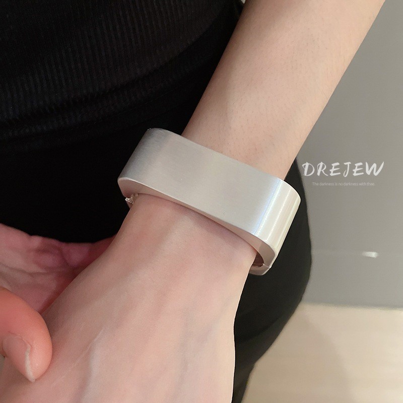[เดรย์]ยุโรปและอเมริกาสแควร์โลหะสร้อยข้อมือผู้หญิงโอ้อวดออกแบบสร้อยข้อมือแฟชั่นอารมณ์ความรู้สึกระดับสูงของเครื่องประดับมือขายส่ ราคา ถูกที่สุด ดีลบีเคเค แกลเลอรีภาพที่ 9