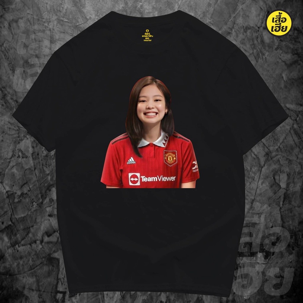 2023แฟชั่นทีเสื้อ เสื้อแมนยู เจนนี่ สีขาว สีครีมดํา ฝ้าย 100%
