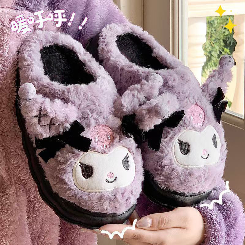 SANRIO รองเท้าแตะตุ๊กตาคิตตี้น่ารักสําหรับผู้หญิงฤดูหนาว ซานริโอ รองเท้าแตะในร่มที่อบอุ่นหนา