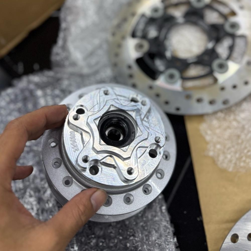 แผ่นรองจาน TK 220 m 6รู งานเทียม แบบ ปาดดุม  สวยกว่าเดิมแต่ต้องปาดดุมนะคับ  สำหรับคนที่ ไม่ชอบแผ่นจา