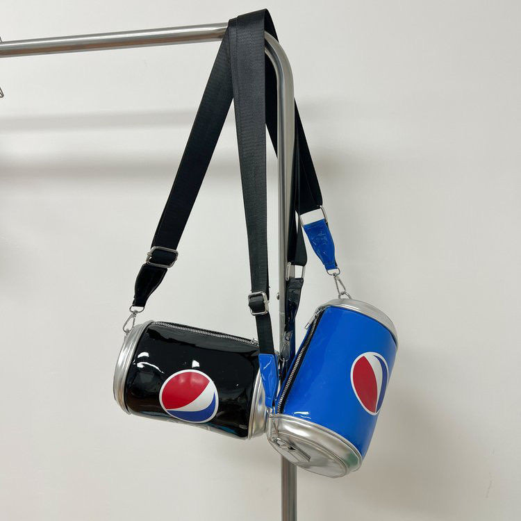 [ ] Pepsi Messenger Bag Pepsi Classic Cola กระเป๋าอินเทรนด์หญิงแฟชั่นกระเป๋าสะพายไหล่ทุกคู่กระเป๋าใบ