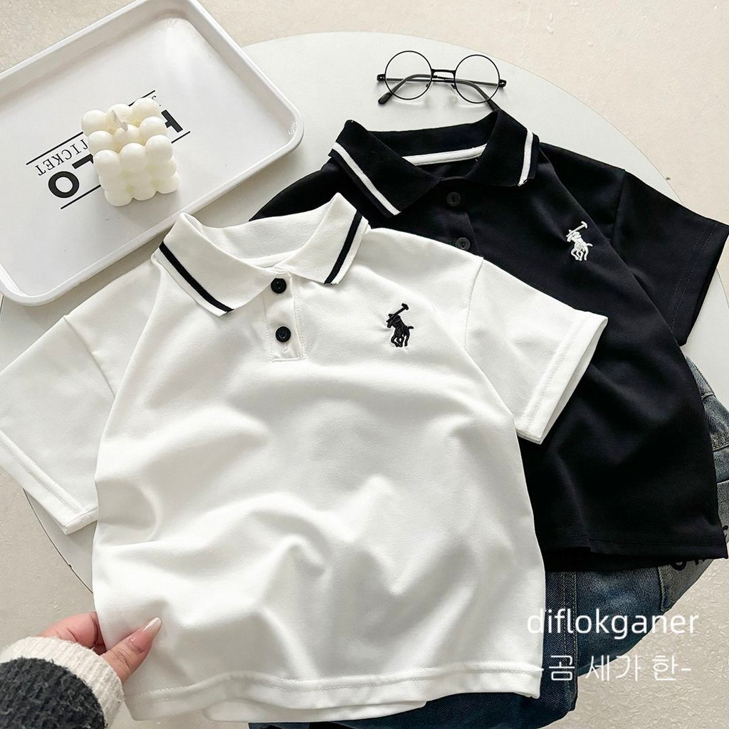 ชายเสื้อโปโลแขนสั้นฤดูร้อนสไตล์ใหม่แฟชั่นเกาหลีรุ่นLapelผ้าฝ้ายแท้การ์ตูนPonyเย็บปักถักร้อยหล่อหลวมสบายๆBreathable All-
