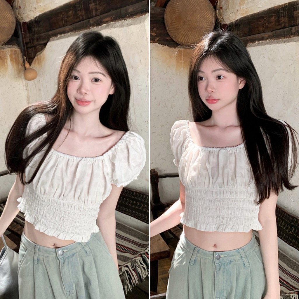 Betty house🌸พร้อมส่ง เสื้อยืดปาดไหล่ผู้หญิง เสื้อครอป y2k สีขาวพัฟแขน ดีไซน์เก๋ไก้และเซ็กซี่ สไตล์เกาหลี
