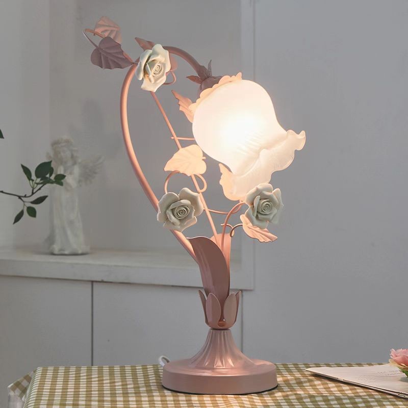 โคมไฟตั้งโต๊ะตกแต่งดอกไม้ Lily Creative Night Light Warm French Romantic Countryside Lighting