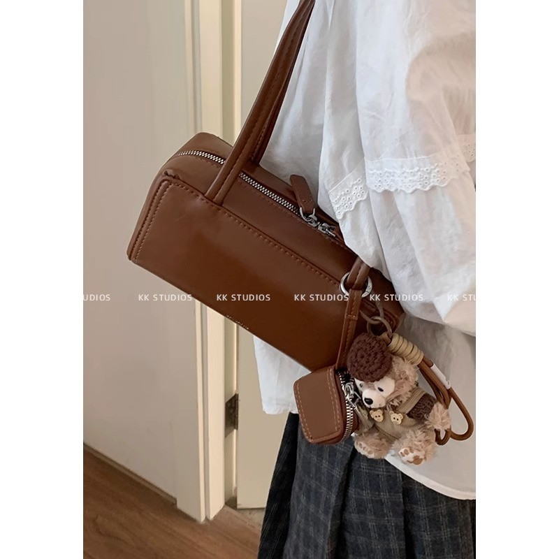 Amila Maillard Color Series Retro Minority Underarm Bag ใหม่เรียบง่ายและอเนกประสงค์ One Shoulder Bowling Bag