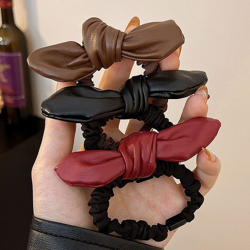 หนัง Bowknot จีบผม Tie ผู้หญิง 2025 สไตล์ใหม่ผมหางม้าสูงผม Tie