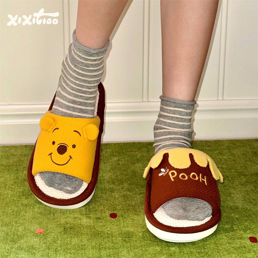 Xixitiao รองเท้าแตะผ้าฝ้ายและผ้าลินินคู่ Winnie the Pooh น่ารักกันลื่นในร่ม