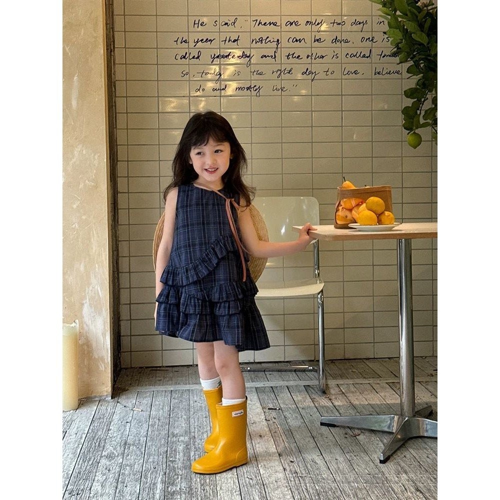 ชุดเดรสสำหรับเด็กผู้หญิง ชุดฤดูร้อน 2025 สไตล์ใหม่ ชุดเดรสแขนกุดไม่สม่ำเสมอ ชุดเจ้าหญิงลายตารางสำหรับเด็กผู้หญิง - รูปที่ 3