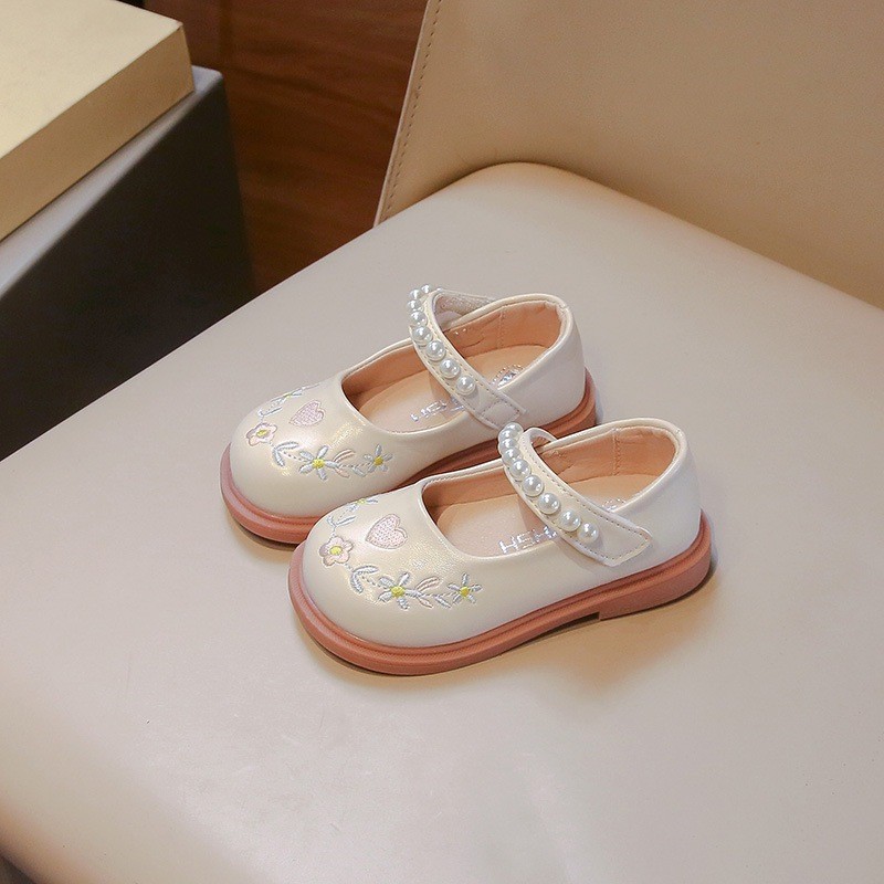 FASHION.61 รองเท้าคัทชูเด็กผู้หญิงแบบสวม สายไข่มุก รุ่นH8802