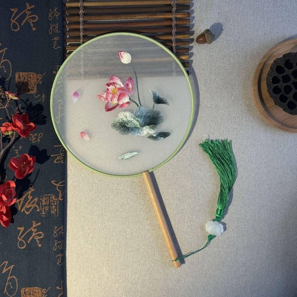 Back2life พัดลมเย็บปักถักร้อยลายดอกไม้มือถือสไตล์จีนพัดลมกลมโบราณพร้อมจี้ Tuan พัดลมพู่พัดลมผ้าไหมตกแต่งบ้าน - รูปที่ 7