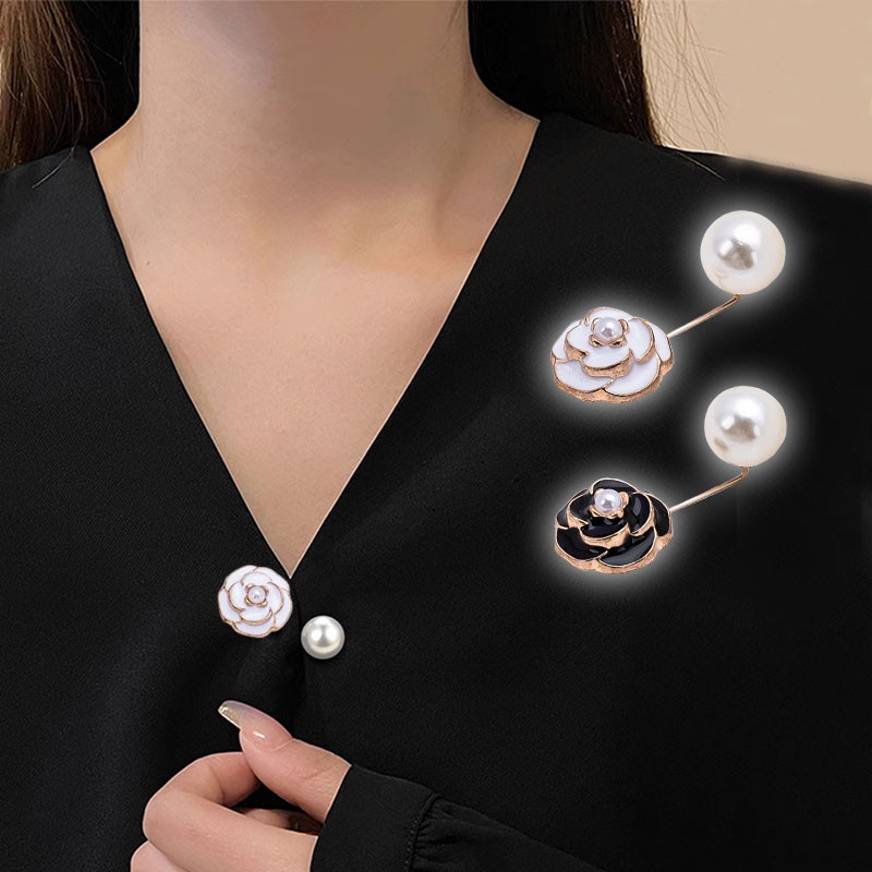 YUNYUAN Pearl Camellia Collar Anti-exposed Artifact ประณีตเข็มกลัดปุ่มเสื้อคงที่เสื้อผ้า Pin อุปกรณ์เสริมสําหรับผู้หญิง