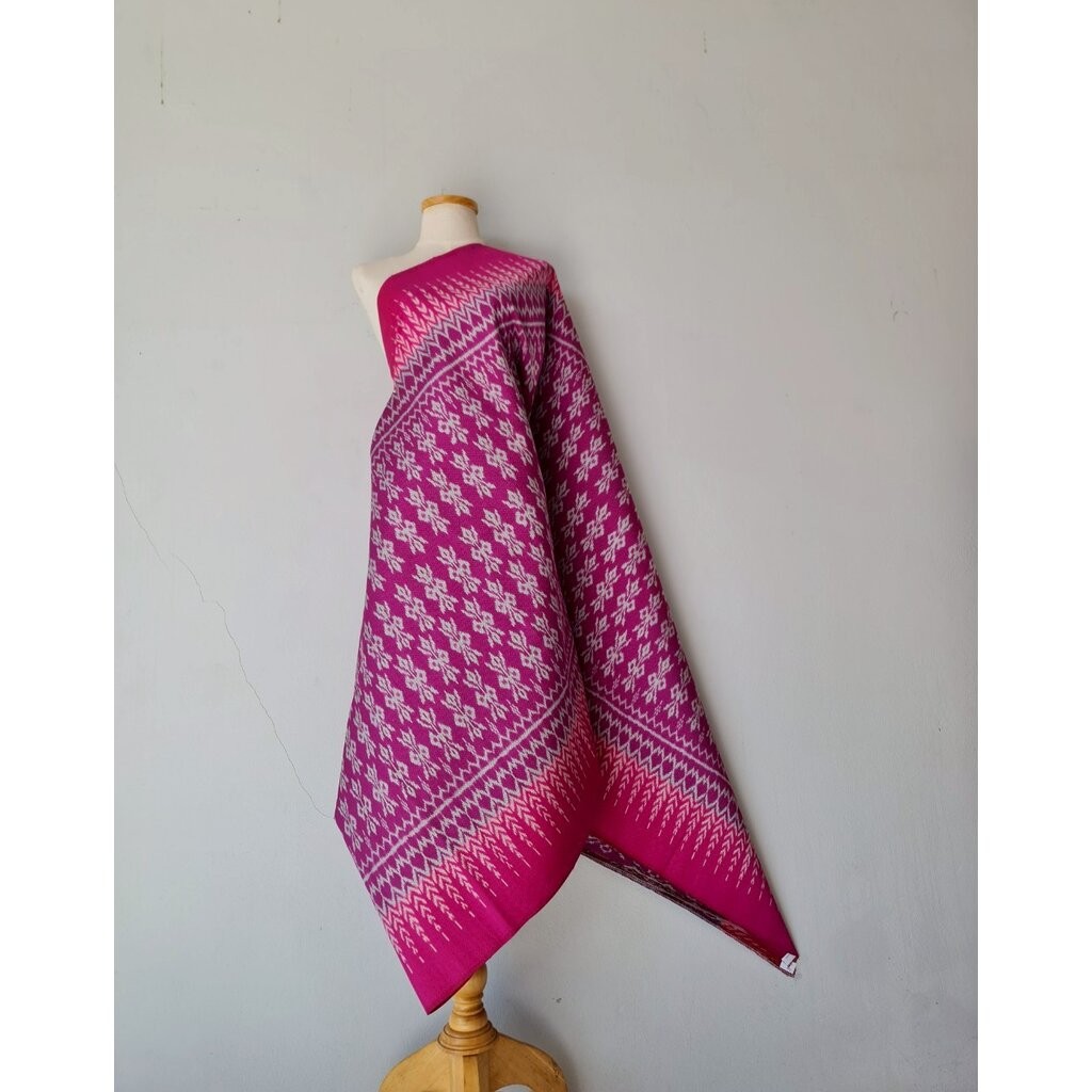 ซิ่น ผ้าไหมมัดหมี่ยกดอก 6ตะกอ ขนาด 1x2เมตร ลายดอกราตรี สีชมพูบานเย็น รหัส L9A-119-MM6F4