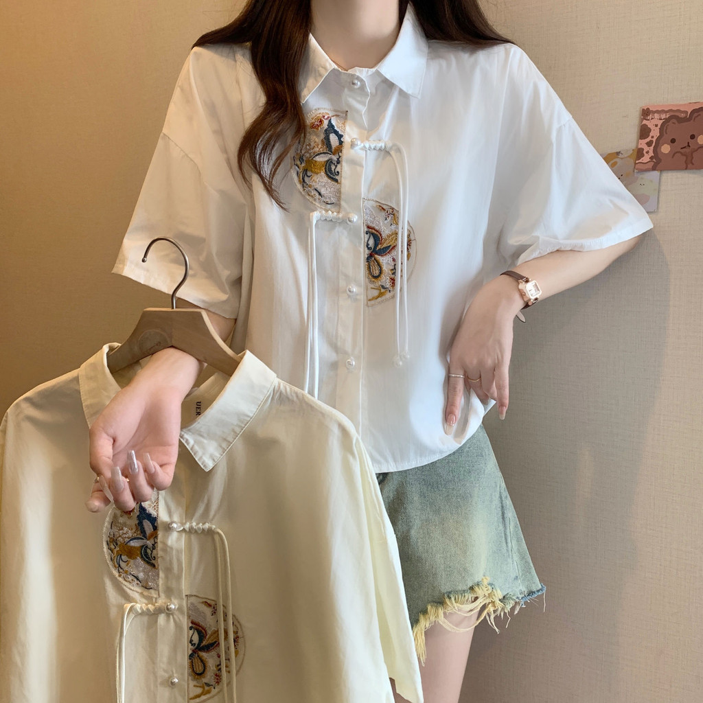 ใหม่สไตล์จีนผู้หญิงเสื้อสไตล์จีนสีทึบการออกแบบความรู้สึกแผ่นปุ่มปักดอกไม้โปโลปกเสื้อแขนสั้น 12.33