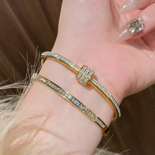สร้อยข้อมือเหล็กไทเทเนียมสีทองระดับไฮเอนด์ฝังเพชรทรงกลมเครื่องประดับสไตล์อเมริกันยุโรปเหมาะสําหรับของขวัญผู้หญิงหรูหราสําหรับเพื่อน