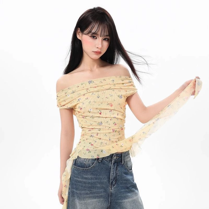 เสื้อแขนสั้นเปิดไหล่ลายดอกไม้พร้อมการออกแบบชายเสื้อไม่สม่ําเสมอ thumbnail 3