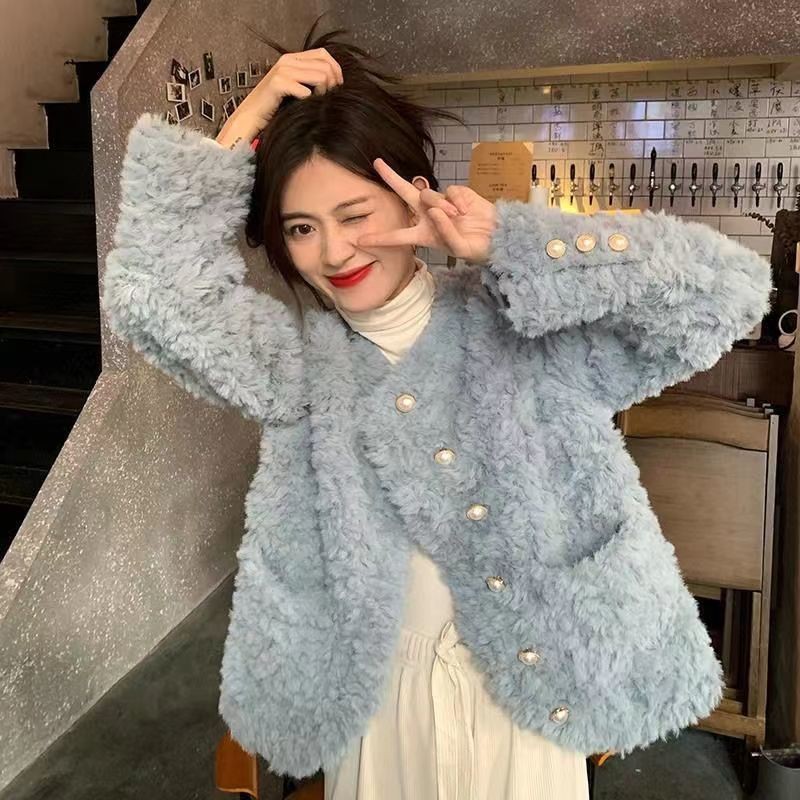 เลียนแบบเนื้อแกะเสื้อขนสัตว์ผู้หญิง เซียวเซียง สไตล์ฤดูใบไม้ร่วงฤดูหนาว 2024 สไตล์ใหม่ ดีงาม สไตล์ตะวันตกหนาด้านบนสั้นขน