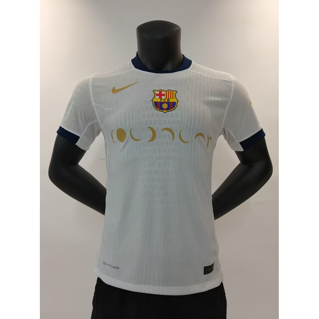 Player Version 2425 Barcelona White Cool Play Band Special Edition Football Top Sports เสื้อยืดแขนสั้น AAA +