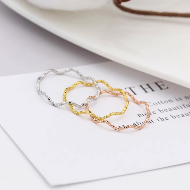 แหวนเหล็กไทเทเนียมสไตล์ใหม่ Ultra-Fine Wave ชุบทอง 18K Jz014