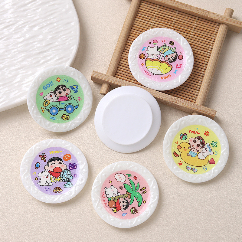 [6 #] การ์ตูน diy เรซิ่นอุปกรณ์เสริมอุปกรณ์เสริม Shin-Chan Disc Candy ของเล่นแผ่นอะนิเมะรถตกแต่งฐานอุปกรณ์เสริม ML