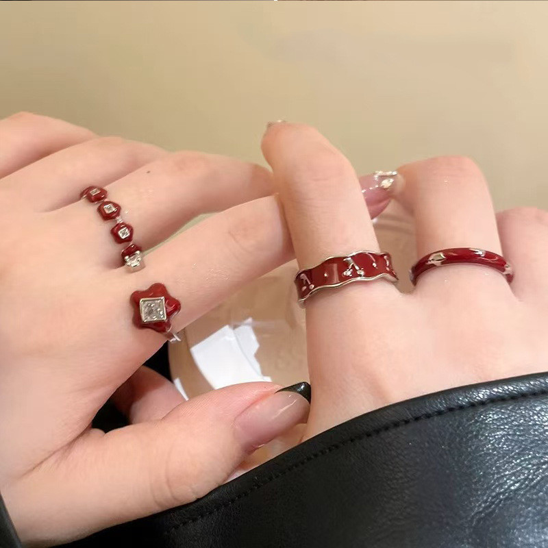 แฟชั่นหยดแหวนดอกไม้สีแดงชุดนักเรียนหญิงของขวัญปีใหม่เครื่องประดับของขวัญ