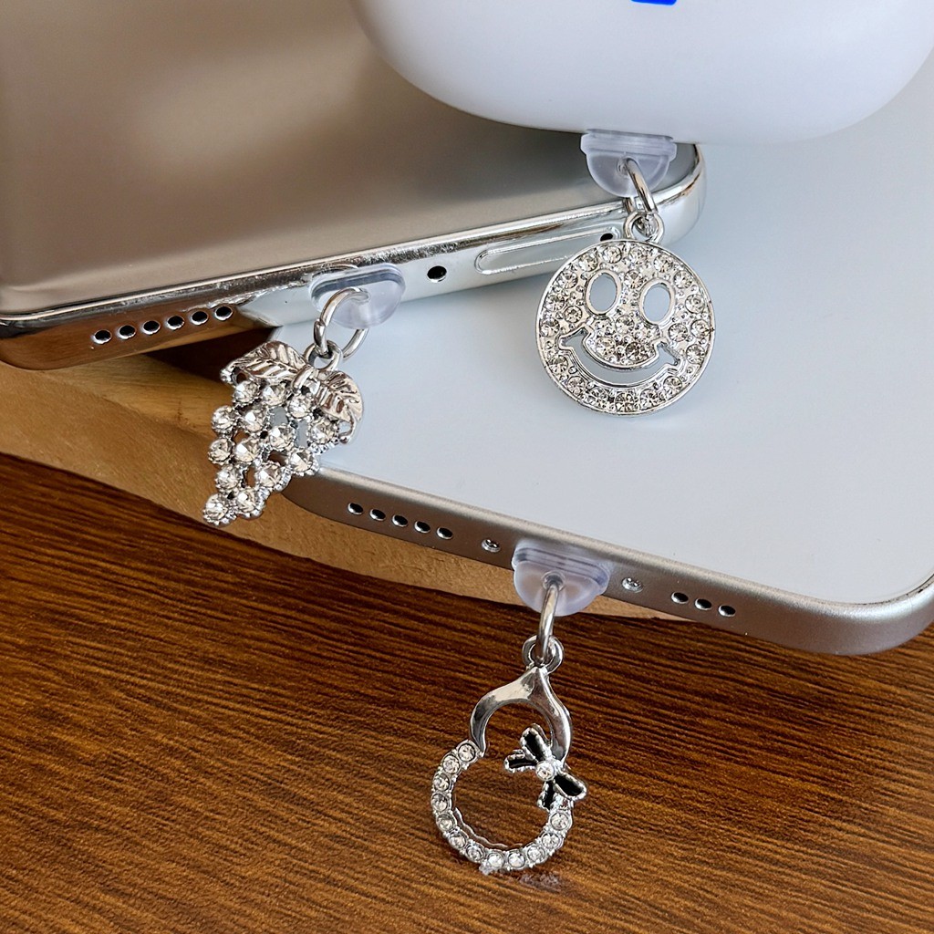 ปลั๊กกันฝุ่นสําหรับ iPhone หูฟังโทรศัพท์มือถือ Type-C Android หรูหรา Rhinestone ดอกไม้ Leave Bowknot ออกแบบจี้อุปกรณ์เสริมชาร์จหลุมตกแต่ง - รูปที่ 4