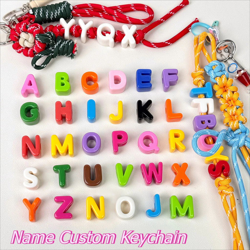 ลูกอม สี26ตัวอักษรส่วนบุคคลทําด้วยมือชื่อตัวเลขพวงกุญแจที่กําหนดเองพรรคโปรดปรานสําหรับครอบครัวของขวัญวันแม่