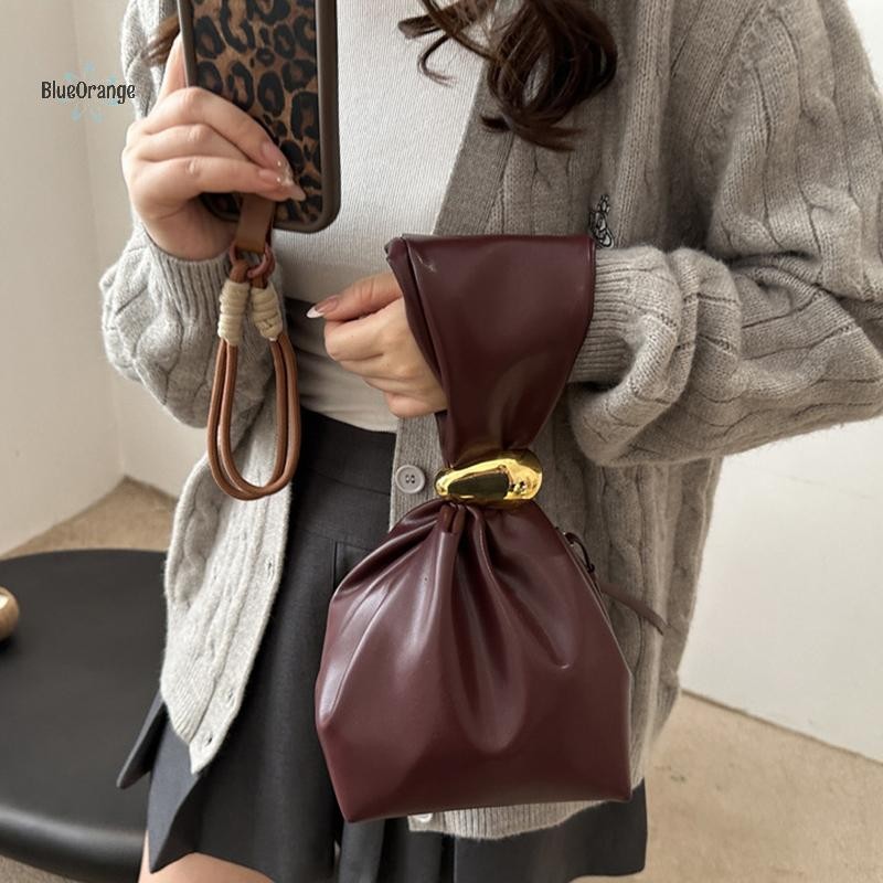 ใหม่หนังใต้วงแขนกระเป๋าจีบสําหรับผู้หญิงแฟชั่น Designer รูปที่ 3