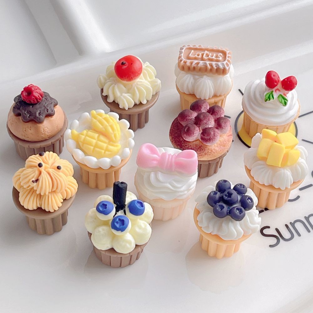 10 ชิ้น/แพ็คสุ่มจําลอง 3D Cupcake เรซิ่น Flatback สําหรับ DIY จี้ตกแต่ง Charms