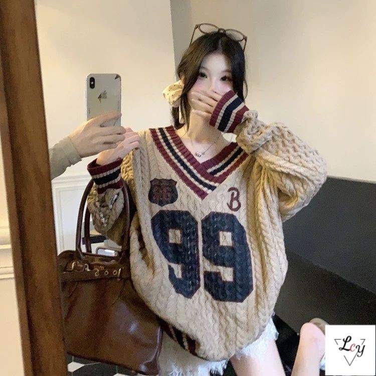 เสื้อสเวตเตอร์ตัวยาวไซส์ใหญ่ชุดเดรสถักเสื้อสเวตเตอร์ถักเสื้อสเวตเตอร์คอวีลายทางย้อนยุคเสื้อสเวตเตอร์ผู้หญิงฤดูใบไม้ร่วงใหม่หลวมสไตล์ชิวๆอารมณ์เสื้อสเวตเตอร์สีปิดก้นเสื้อสเวตเตอร์ตัวยาวหลวม