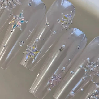 สติกเกอร์เล็บเล็บ Rhinestones เพชรคริสตัลเพทาย 5A สีขาวเงา DIY Rhombus เกล็ดหิมะ 100 ชิ้น KOUDAN