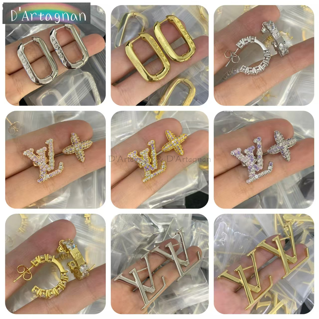 {TOP} ต่างหูโลหะ Monogra Pearl Diamond Letter Logo Gold Silver Rose Gold Brass Gold-Plated with Steel Seal Korea 2024 สไตล์ใหม่ Retro Non-Fade 925 เข็มเงินต่างหูผู้หญิง