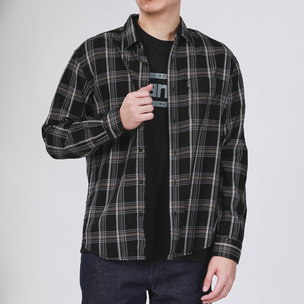 WRANGLER เสื้อเชิ้ตแขนยาวผู้ชาย รุ่น WR F424MSHLF59 สีดำ