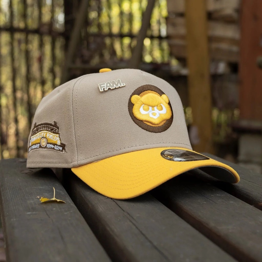 ใหม่ ERA 9FORTY CHICAGO CUBS WRIGLEY FIELD TWO TONE / GREY UV TRUCKER