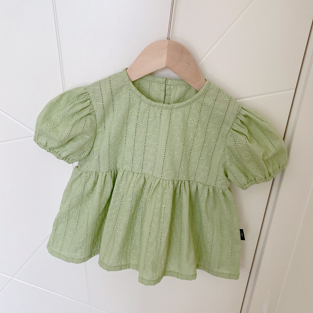 ฤดูร้อน เสื้อแขนสั้นสำหรับเด็กผู้หญิงที่มีการปักแขนพัฟ เสื้อตุ๊กตาเด็กผู้หญิงหวาน เสื้อยืดเด็ก