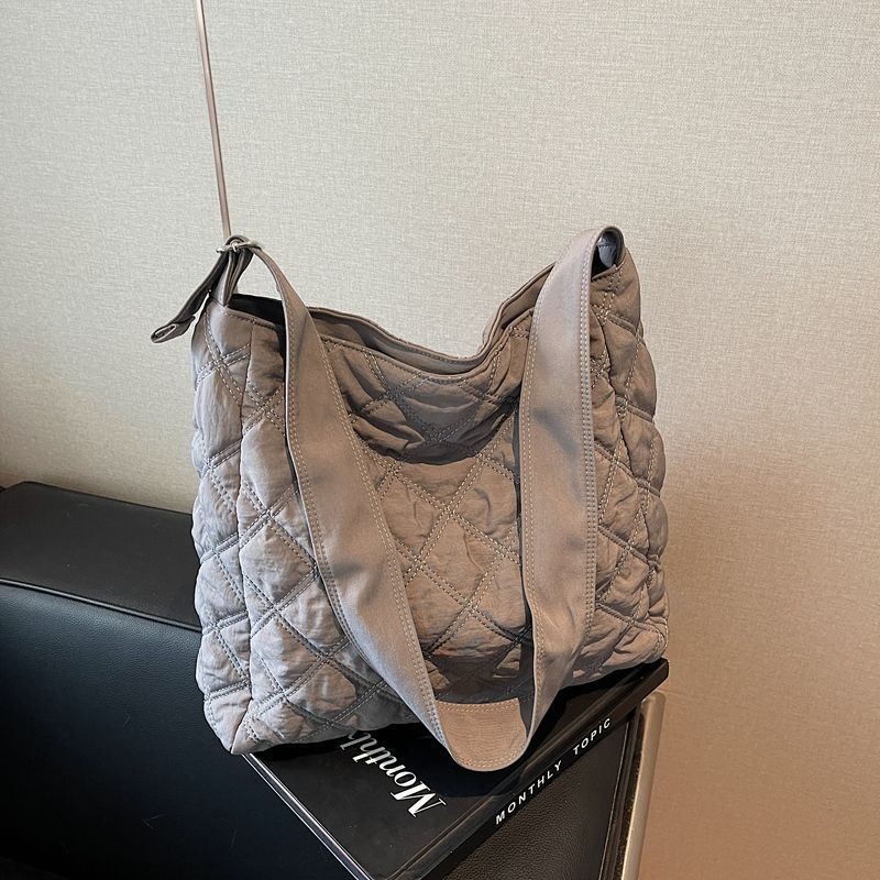 Leisure Diamond Lattice Tote Bag ใหม่หลายร้อยความจุขนาดใหญ่ไหล่เดี่ยวแนวทแยง Cross Commuter กระเป๋าถือผู้หญิง