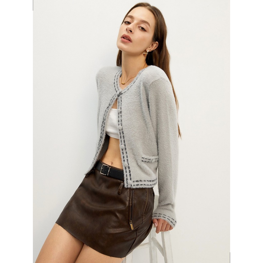 [Pomelo] คาร์ดิแกนดีเทลตัดขอบลายเส้นประ / Fluffy Contrast Stitch Trim Cardigan