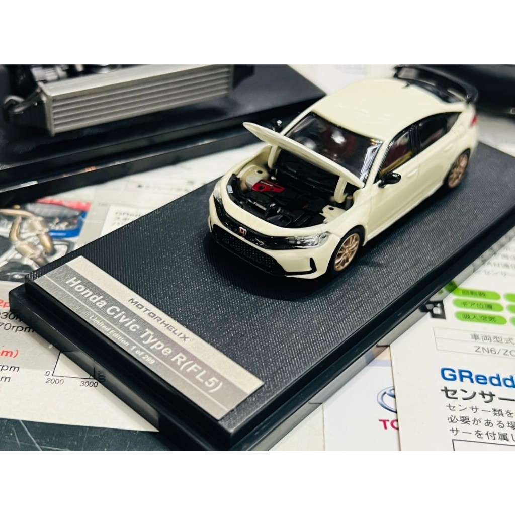 Model Car MOTORHELIX 1/64 Honda Civic Type R FL5 Champion White พร้อมล้อ Mugen MF10 Gold โมเดลรถยนต์