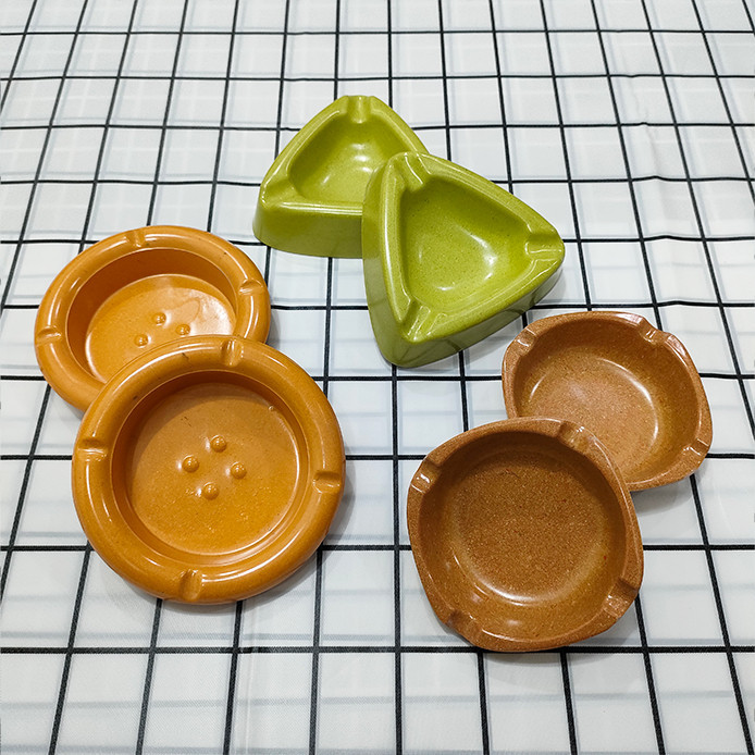 ที่เขี่ยบุหรี่เถ้าบุหรี่ก้นบุหรี่ Variation รอบสามเหลี่ยมสี่เหลี่ยม CS 182