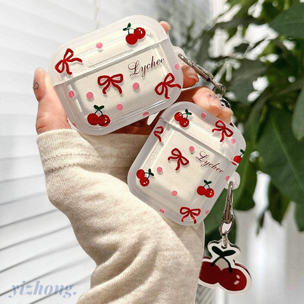 เคสหูฟังสําหรับ แอร์พอด 4 มือโปร 3 2 1 ของผู้หญิง หวานสีแดงกุทัณฑ์เชอร์รี่รูปแบบนุ่ม ทีพียู กันกระแทกหูฟังไร้สายชุดหูฟังฝาครอบป้องกันเชลล์ที่มีจี้ป้องกันการสูญ