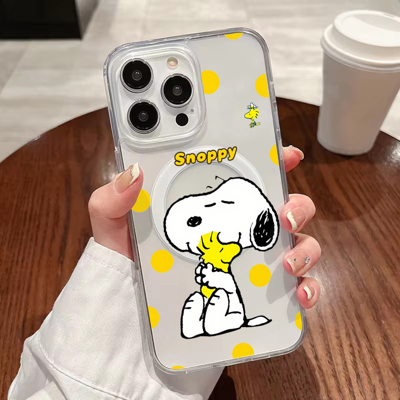 การ์ตูน Clover Snoopy จุดสีเหลือง Hard MagFit iPhone โปร่งใสสําหรับ iPhone 16 Pro Max16 Plus 15 Pro 14 + 13 Pro Max 12 แม่เหล็กกันกระแทก iPhone 11 ฝาครอบ