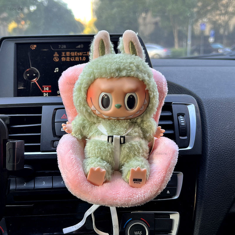 เก้าอี้Labubu วางในรถยนต์ โมเดลที่นั่งเด็ก หนีบกับช่องแอร์ (เฉพาะเก้าอี้เท่านั้น)